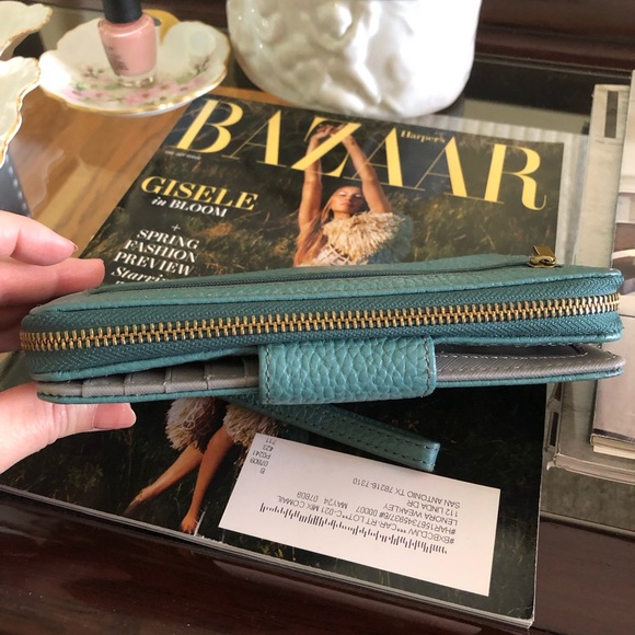 A Fossil leather wristlet wallet in a beautiful teal green. - Picture 4 of 10